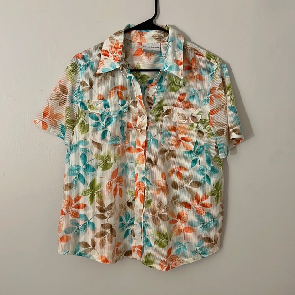 Vintage, colorful, Hawaiian shortsleeved button-up shirt/top